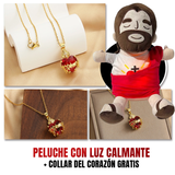 Peluche de Jesús con luz suave y respiración natural — consuelo emocional y espiritual