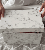 Peluche de Jesús con luz suave y respiración natural — consuelo emocional y espiritual