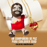 Peluche de Jesús con luz suave y respiración natural — consuelo emocional y espiritual