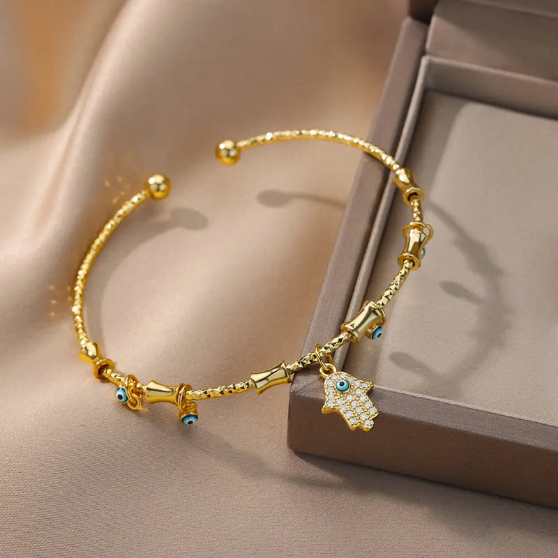 unisex protective evil eye bracelet close-up