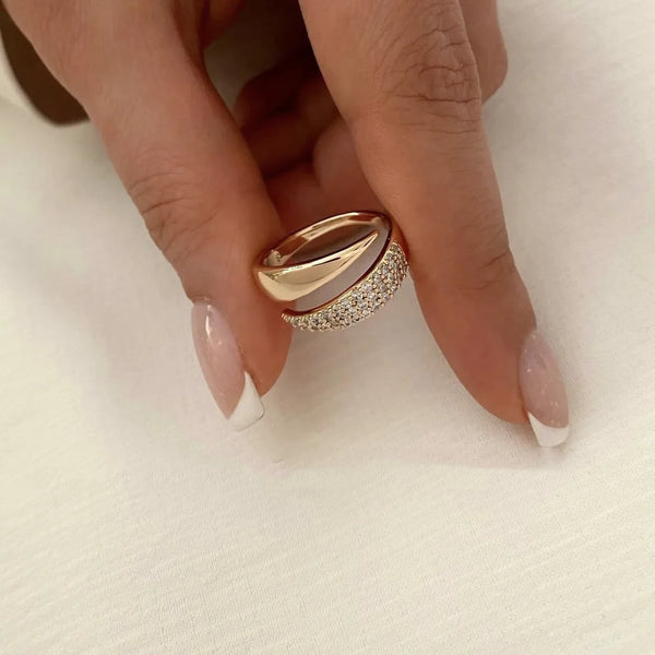 adjustable curved gold ring close-up