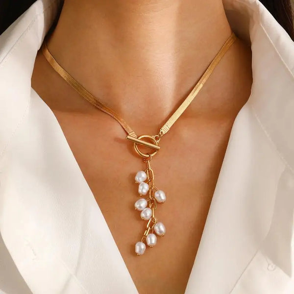 teardrop pearls necklace with gold accents