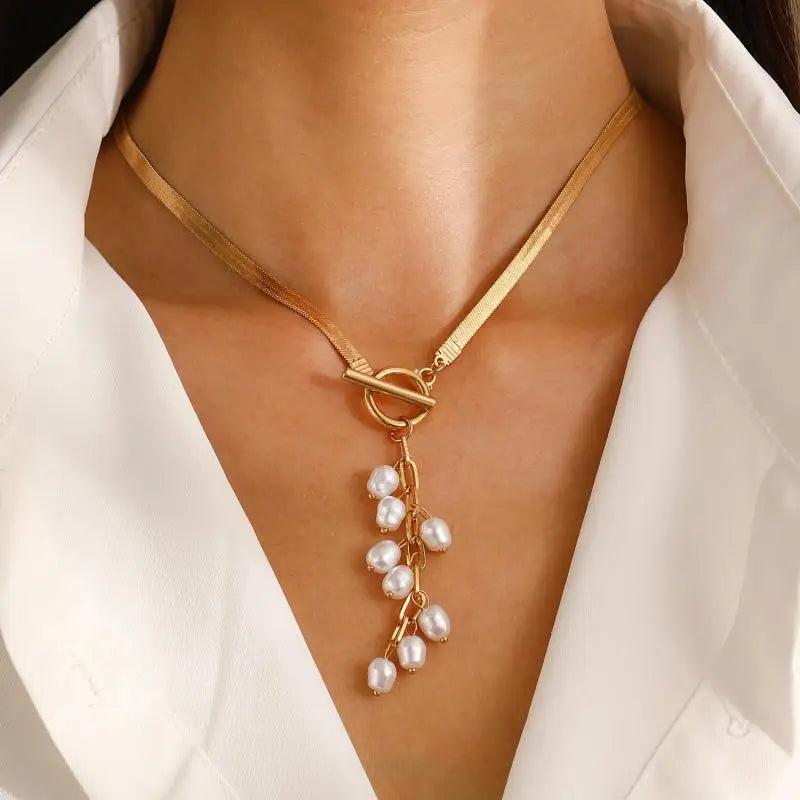 teardrop pearls necklace with gold accents
