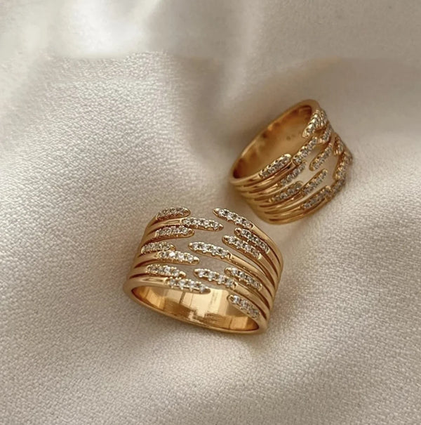 Unique Crossover Ring