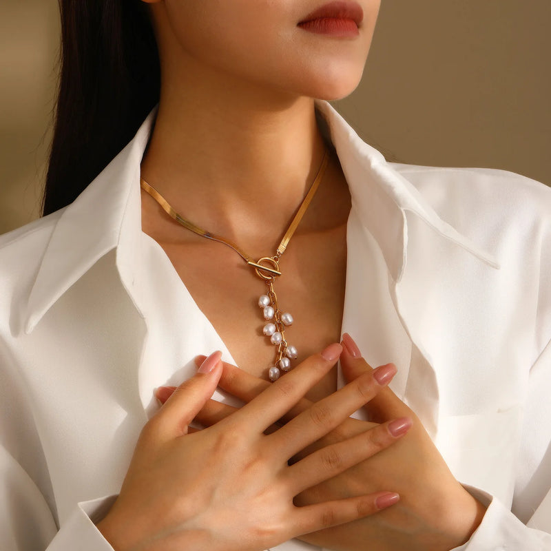 teardrop pearls necklace with gold accents