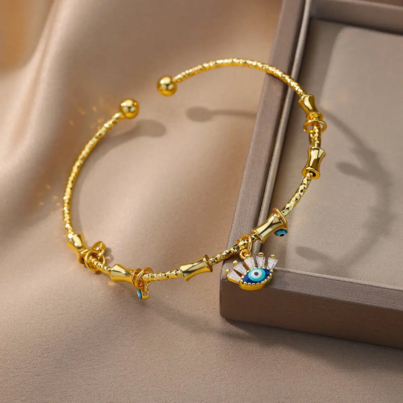 unisex protective evil eye bracelet close-up