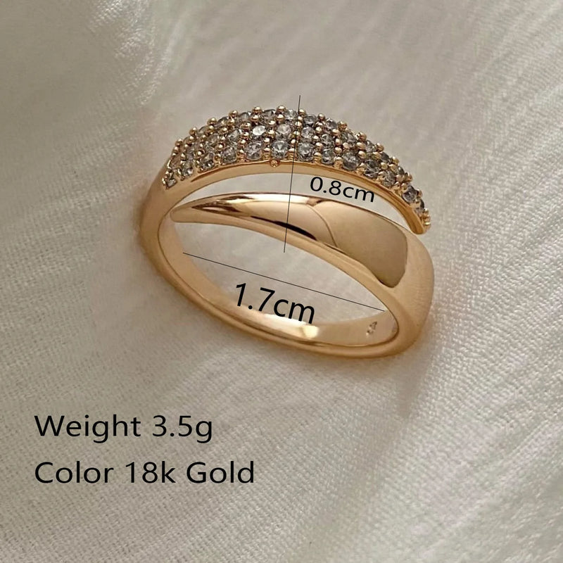 adjustable curved gold ring close-up